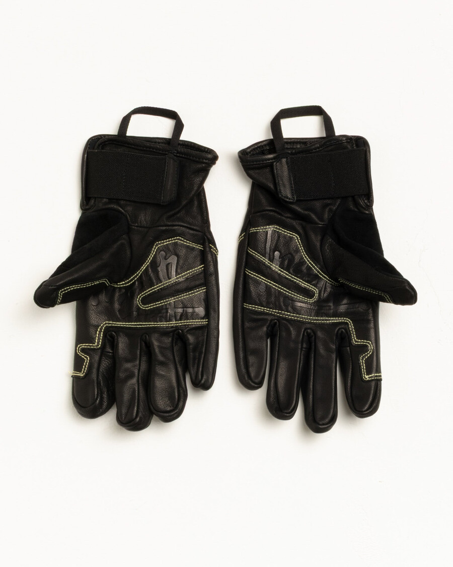 stüssy mountain hardwear powdergate handske i sort