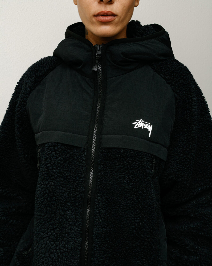 sherpa-jakke med hætte og paneler